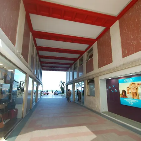 Agreable 2p Moderne En Centre-ville Proche Avec Balcon - Fr-1-196-333 * Menton